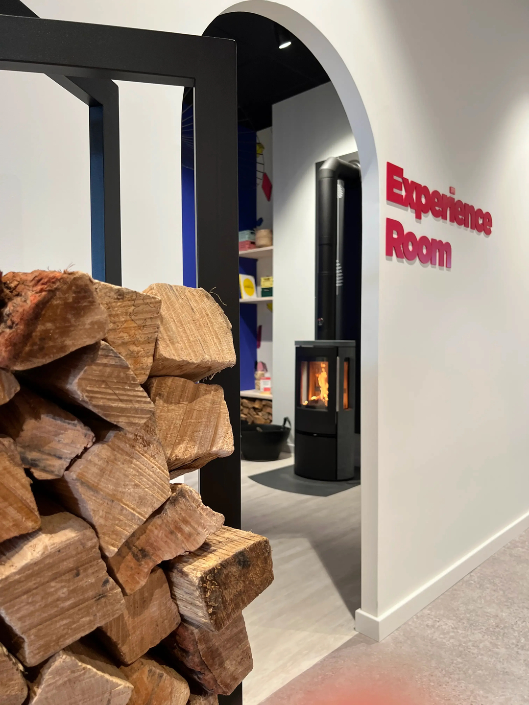 Expérience Room avec un poêle à bois en feu