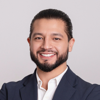 Luis Carchi Headshot